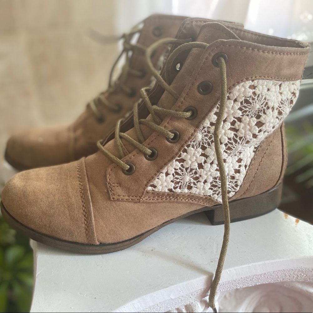 Brash tan boots with lace detail, size 7